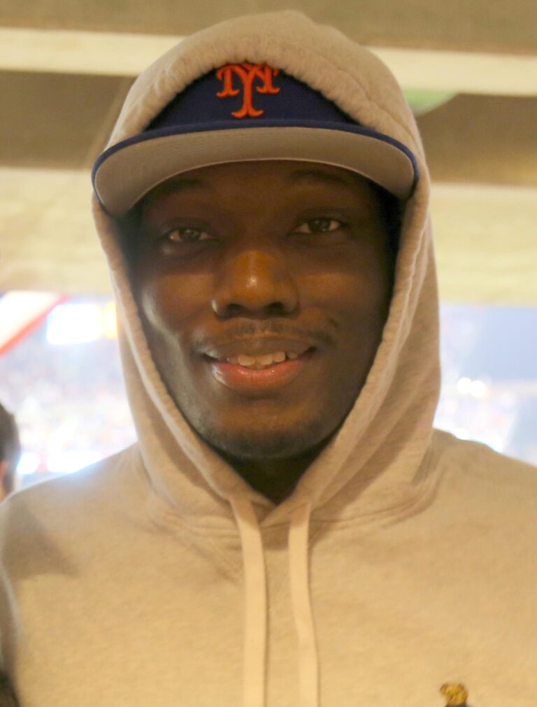 Michael Che apologizes to Scarlett Johansson for crude ‘SNL’ joke swap – USA Today