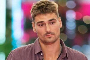 ‘Love Island USA’ Star Austin Shepard Issues Apology After Fan Backlash Regarding Offensive Social Media Post – Yahoo