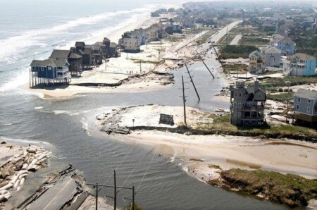 Outer Banks braces for ‘sadness and devastation’ as Hurricane Erin roars by – USA Today