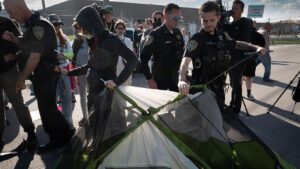 Chicago leaders, residents brace for Trump troops deployment. See the scenes. – USA Today