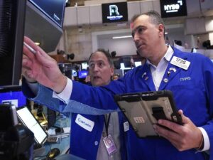 Wall Street closes higher, boosted by healthcare as investors shrug off jobs data, US shutdown – Reuters