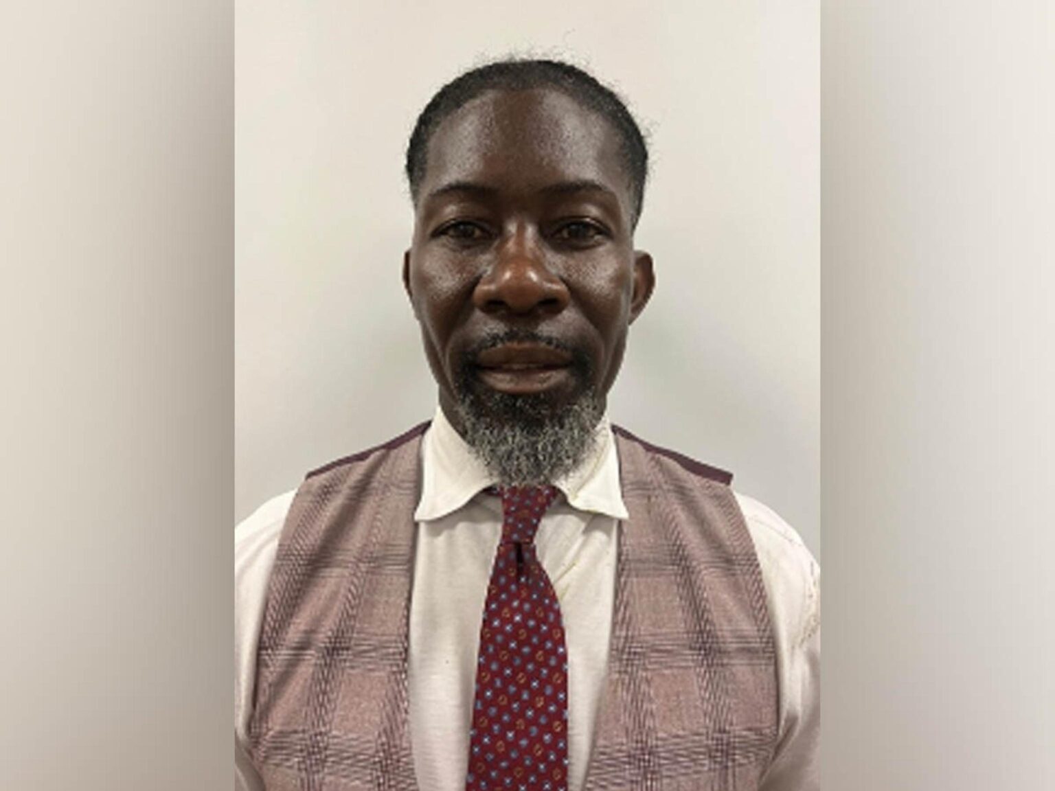 Des Moines Superintendent Ian Roberts’ Iowa administrator license revoked after ICE arrest – USA Today