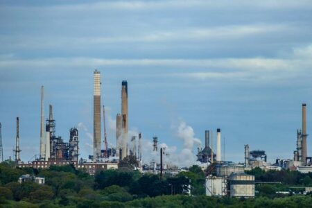 The US refinery now processing Venezuelan oil – BBC