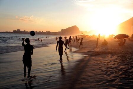 Shakira turns Copacabana into a party zone in record-breaking Rio show – USA Today
