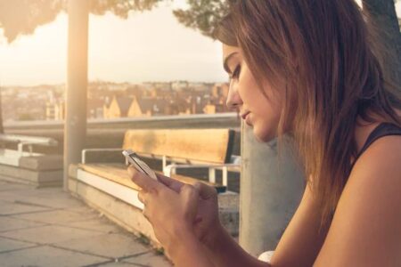 Texting-and-driving citation dropped against one-handed Florida woman – USA Today